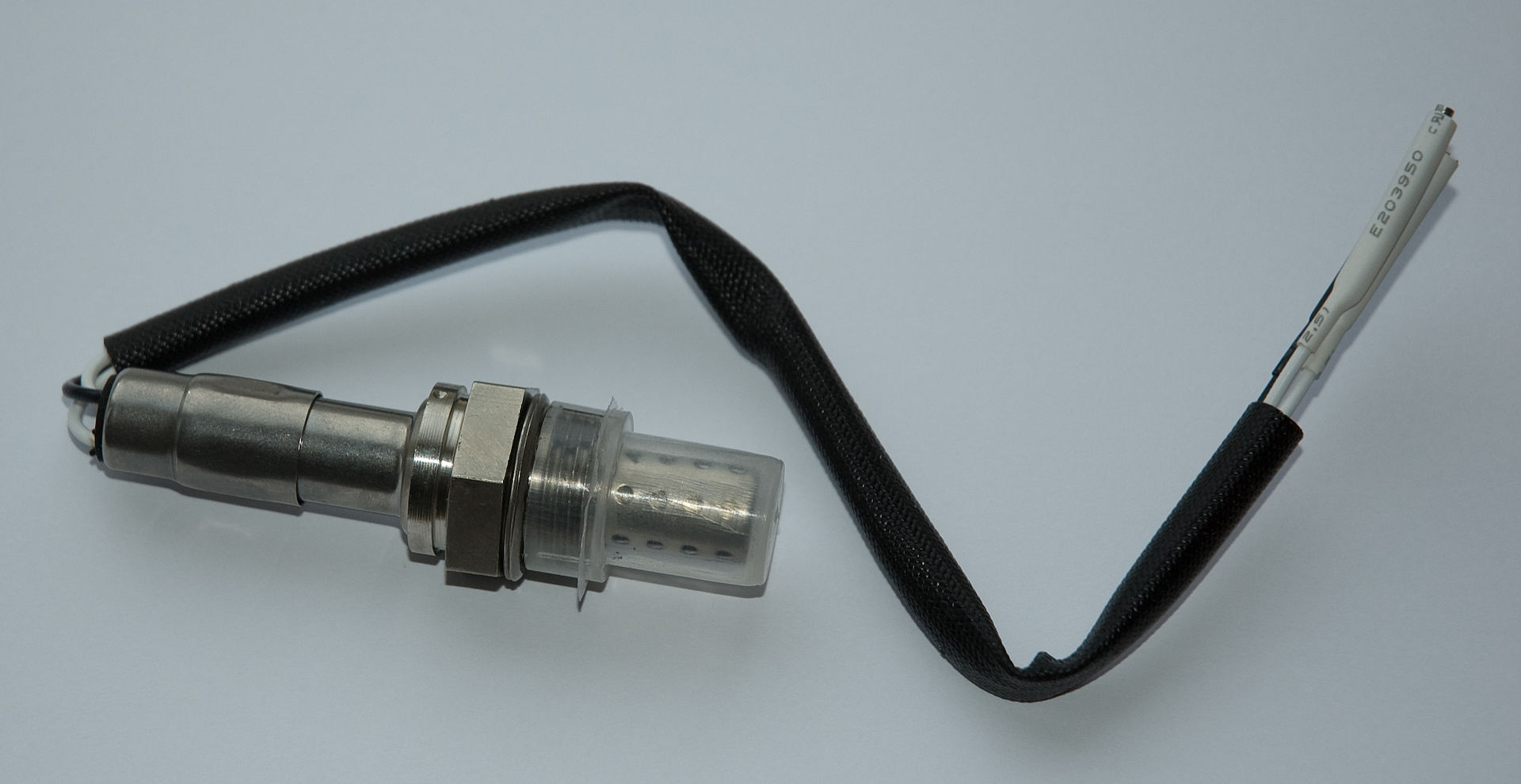 A three-wire oxygen sensor 